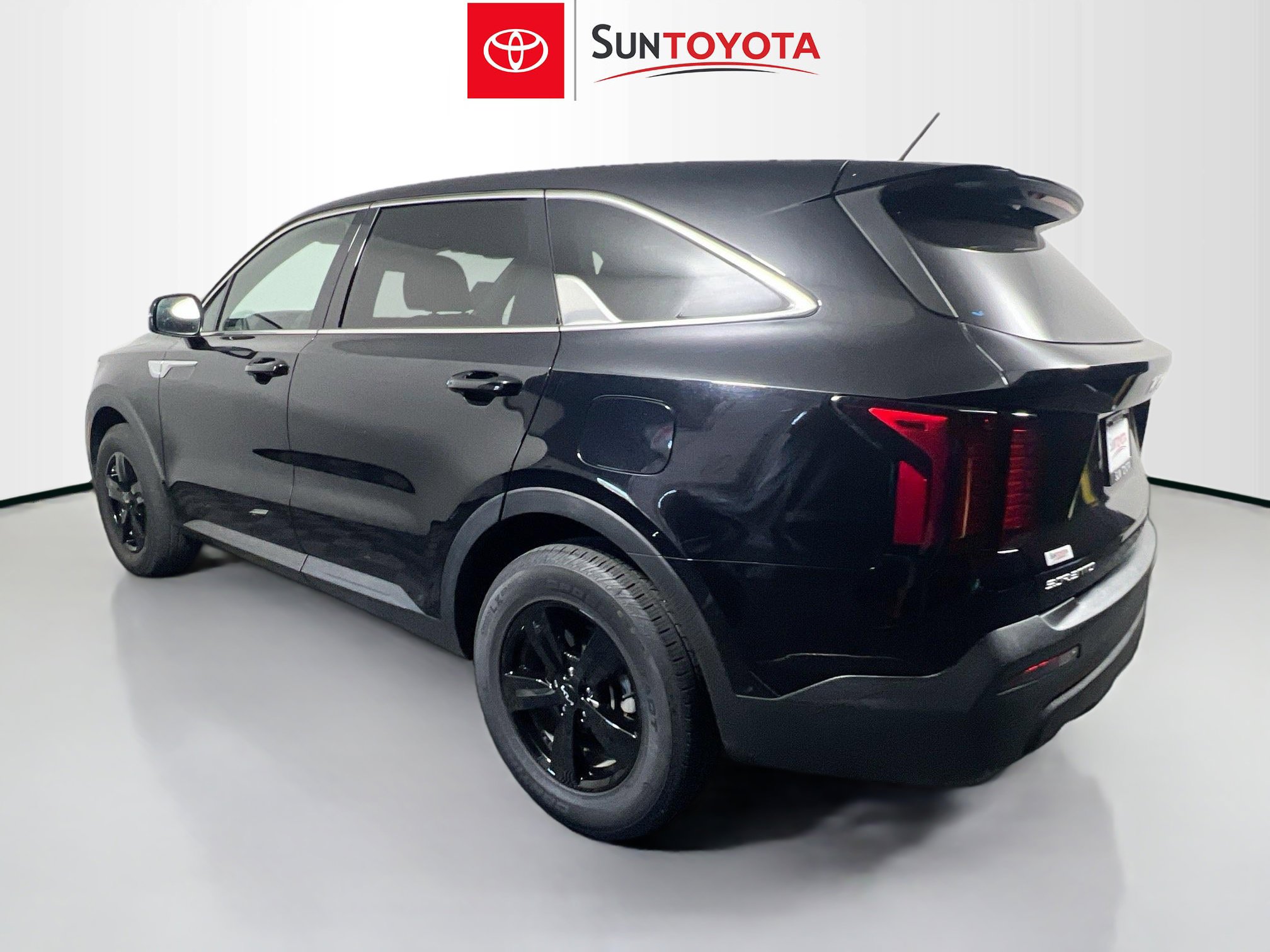 Used 2023 Kia Sorento LX FWD image 6