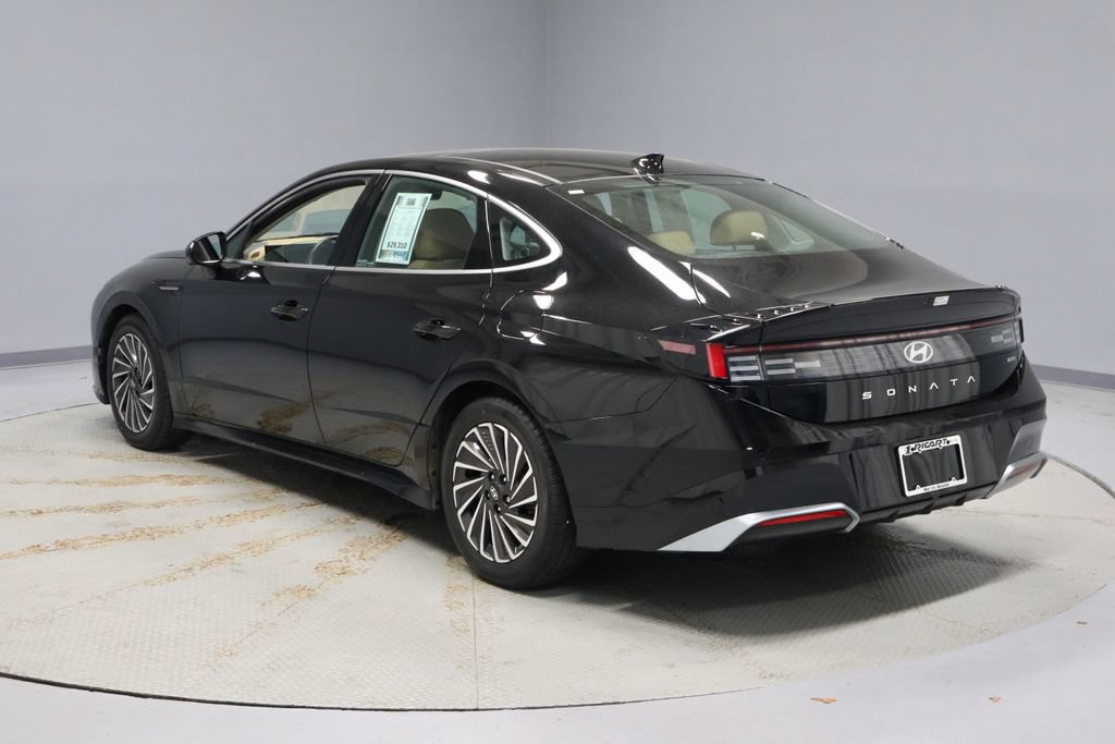 Used 2025 Hyundai Sonata Limited FWD image 16