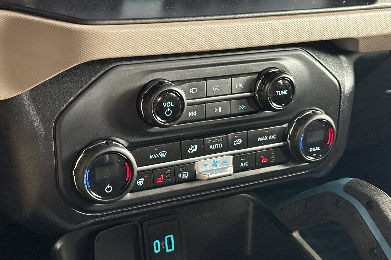 Used 2023 Ford Bronco Wildtrak image 21