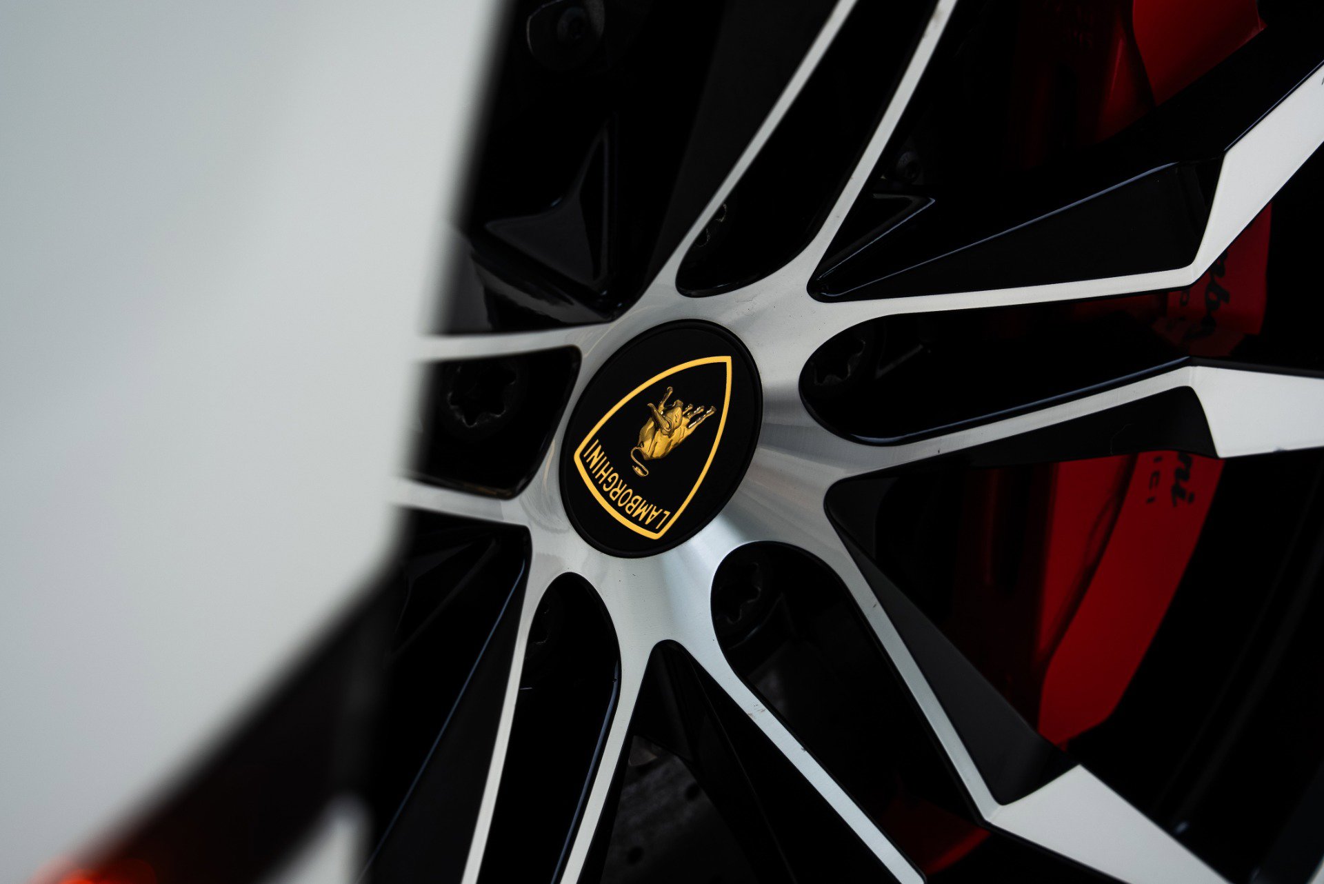 Used 2017 Lamborghini Aventador S image 19