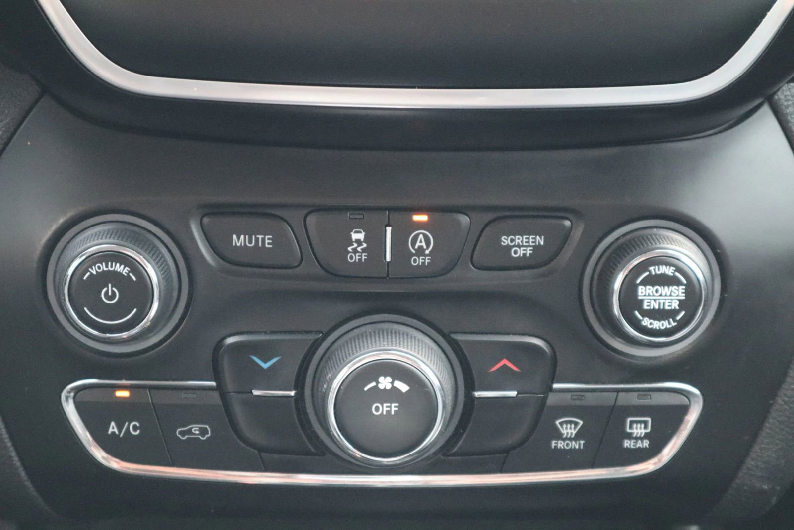 Used 2021 Jeep Cherokee Latitude Lux w/ Sun & Sound Group FWD image 25