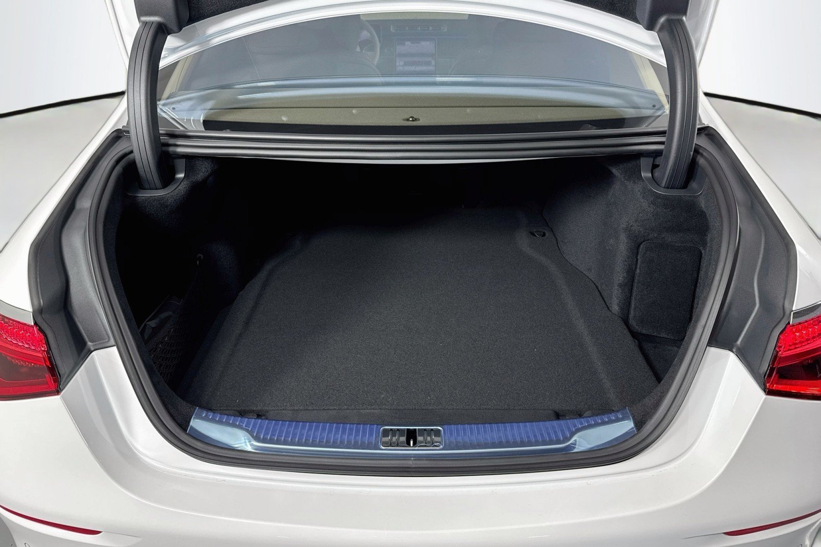 New 2026 Mercedes-Benz S 580e 4MATIC Sedan image 23