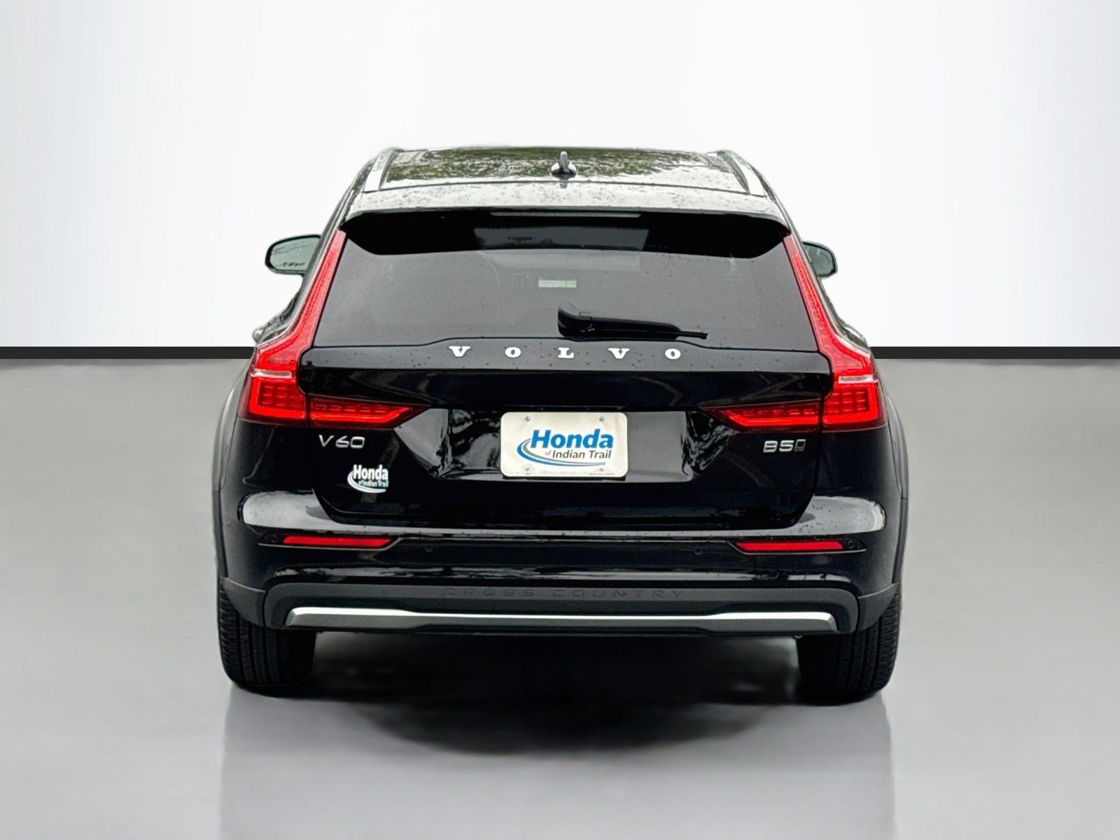 Used 2025 Volvo V60 B5 Cross Country Plus AWD/4WD image 6