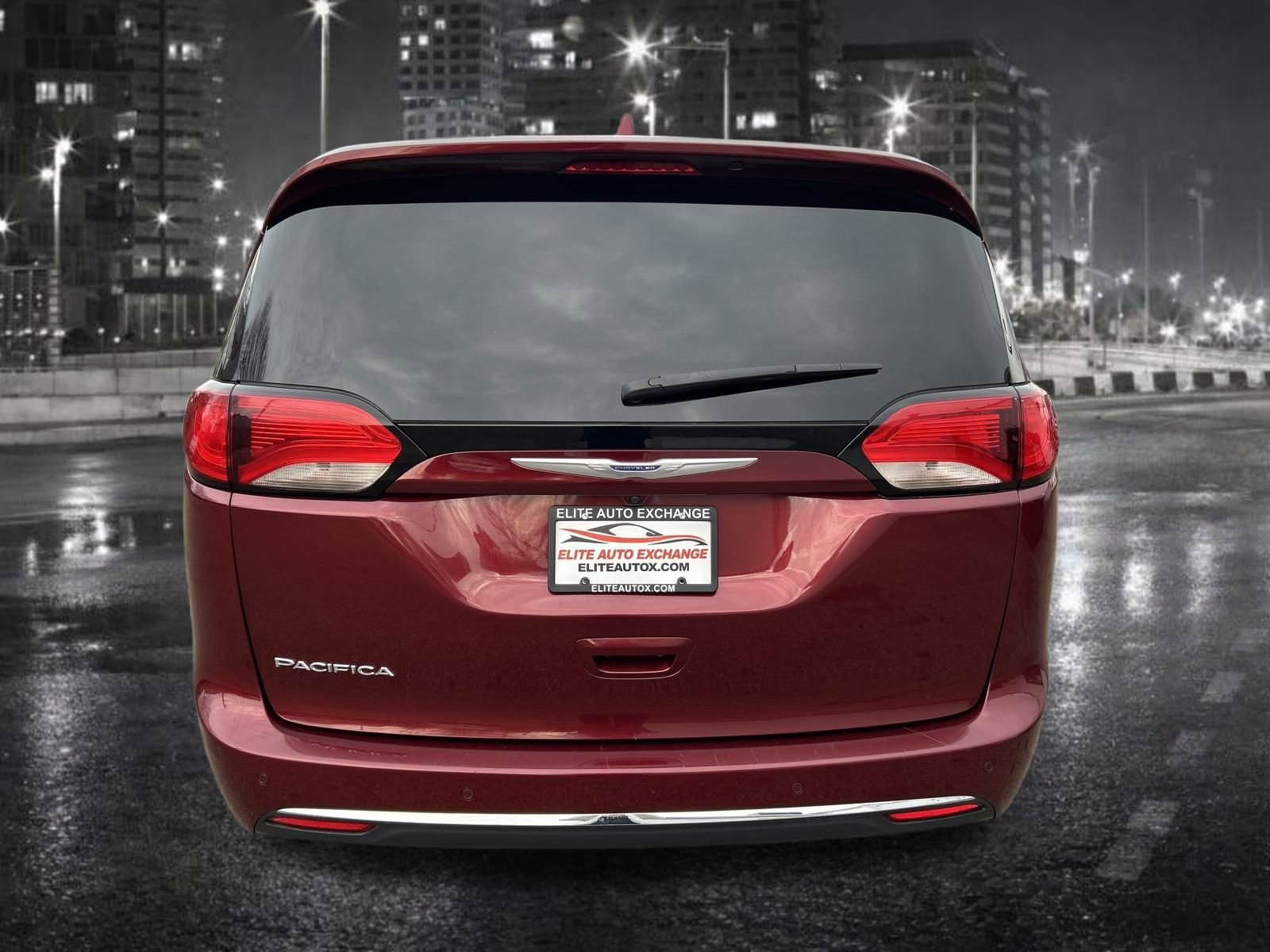 Used 2020 Chrysler Pacifica Touring-L image 6