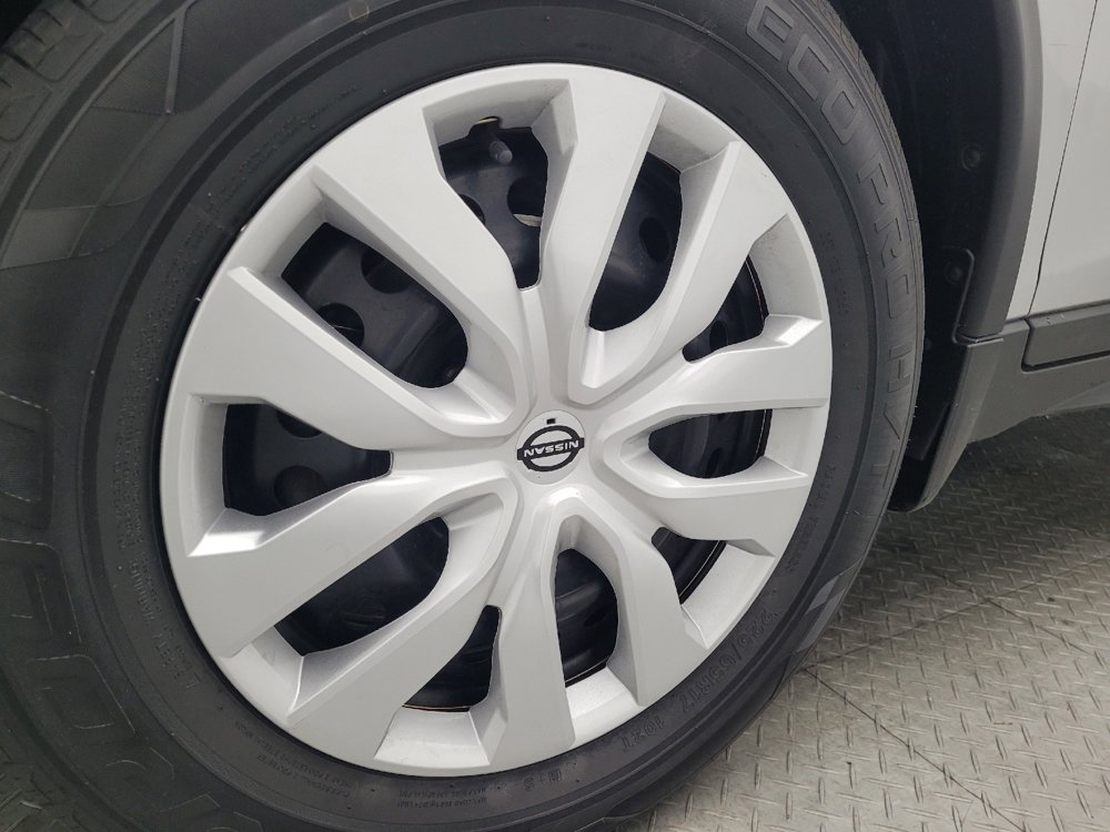 Used 2017 Nissan Rogue S image 31