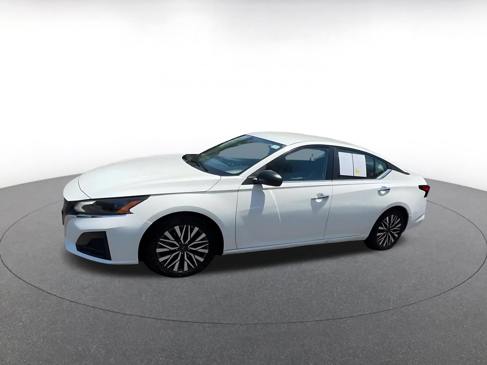 Used 2025 Nissan Altima 2.5 SV FWD image 8