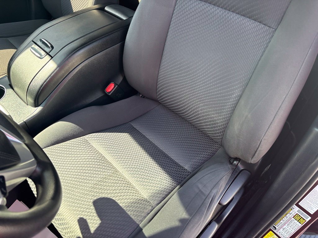 Used 2019 Toyota Highlander LE AWD/4WD image 13