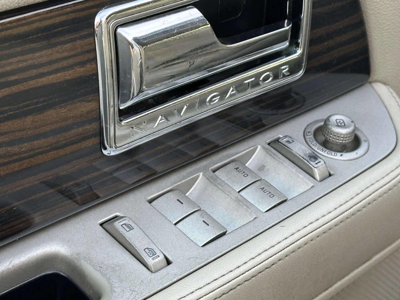 Used 2008 Lincoln Navigator L 4WD image 11