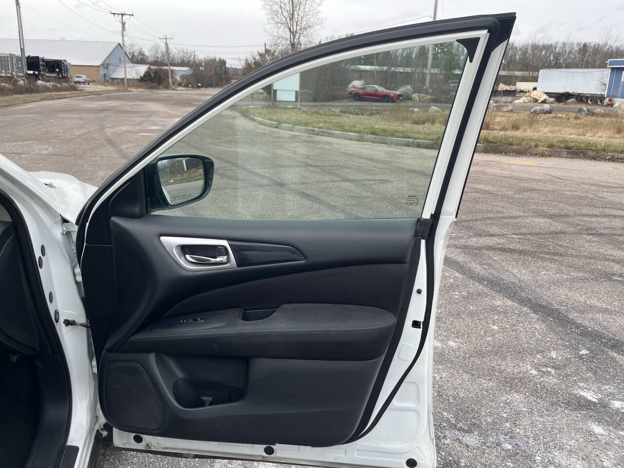 Used 2017 Nissan Pathfinder SV w/ Cargo Package image 17