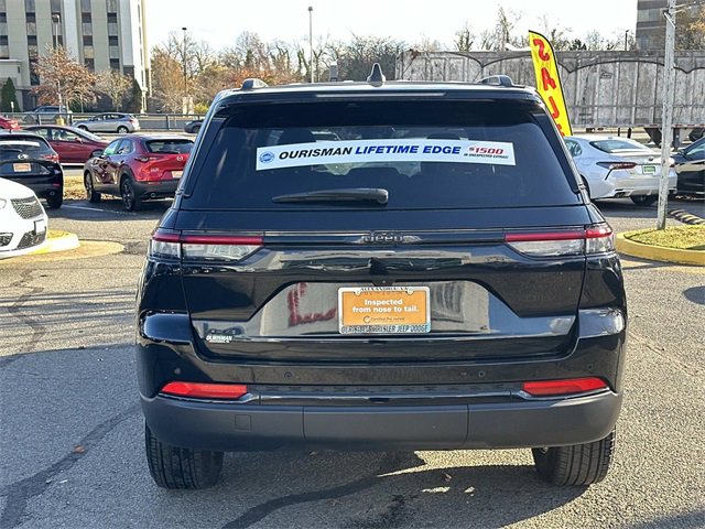 Certified 2024 Jeep Grand Cherokee Altitude image 3