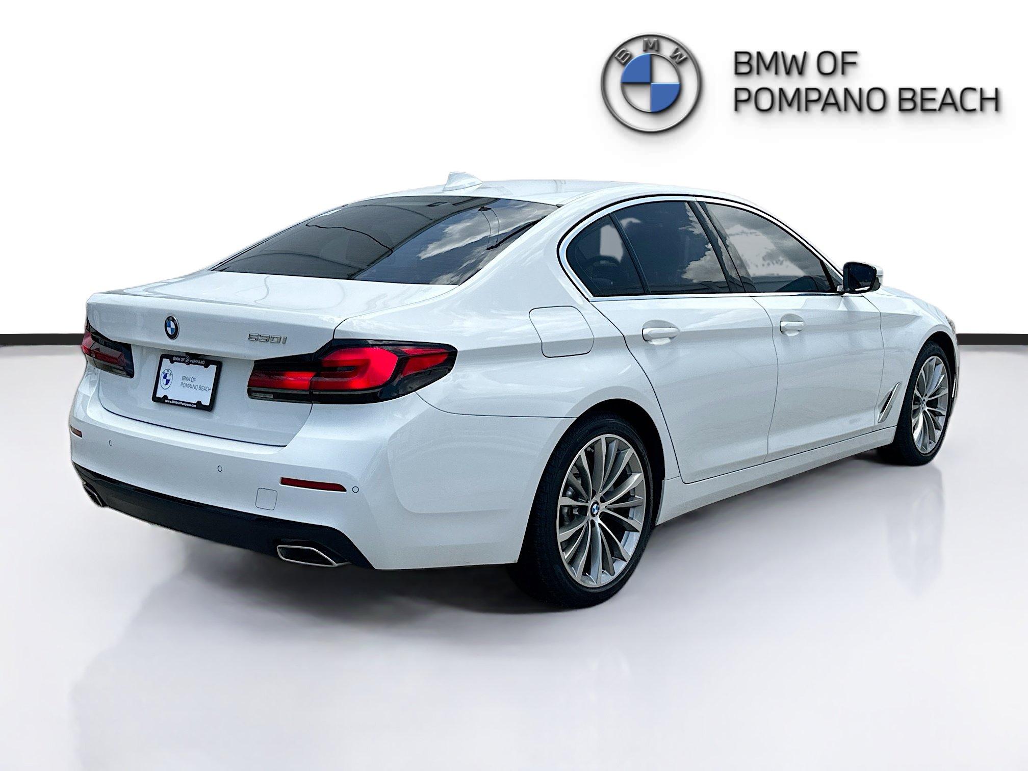 Used 2023 BMW 530i w/ Premium Package RWD image 7