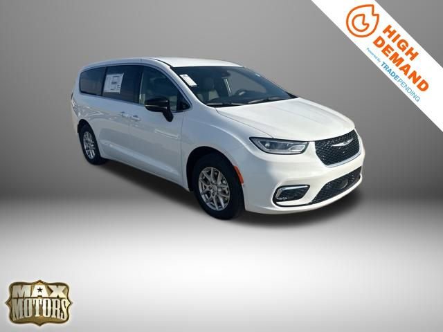 New 2026 Chrysler Pacifica Select