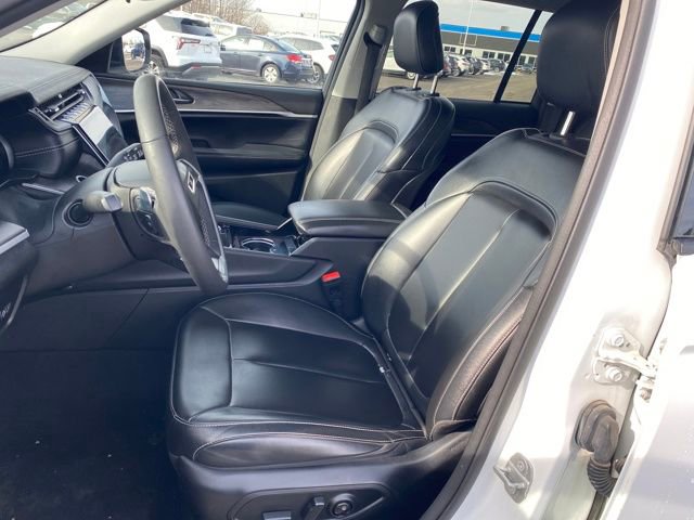 Used 2023 Jeep Grand Cherokee Limited AWD/4WD image 16