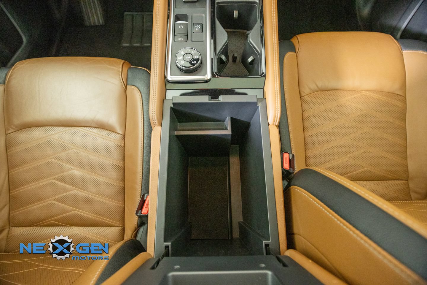 Used 2022 Nissan Pathfinder Platinum AWD/4WD image 33