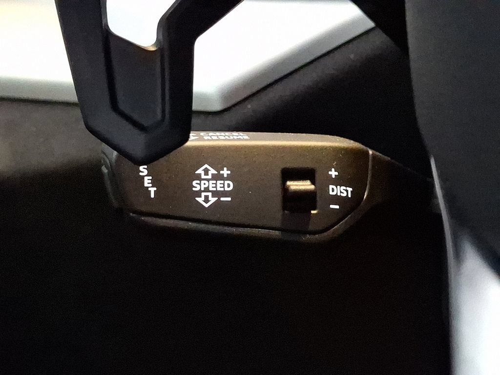 Used 2021 Lamborghini Urus AWD/4WD image 28