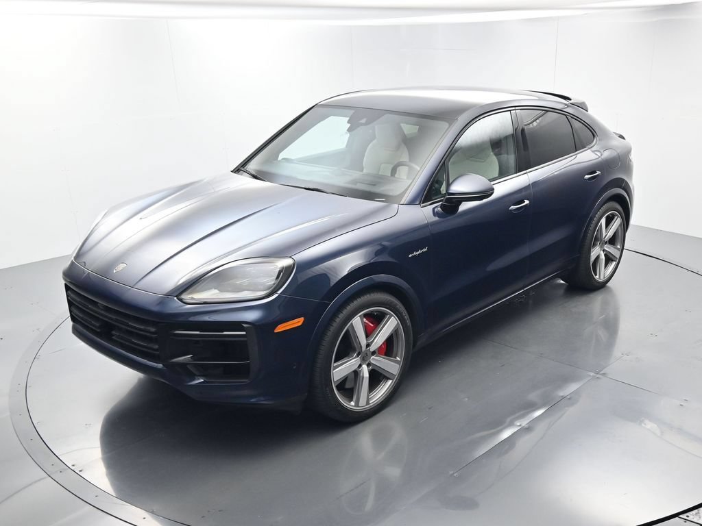Certified 2025 Porsche Cayenne Turbo AWD/4WD image 30