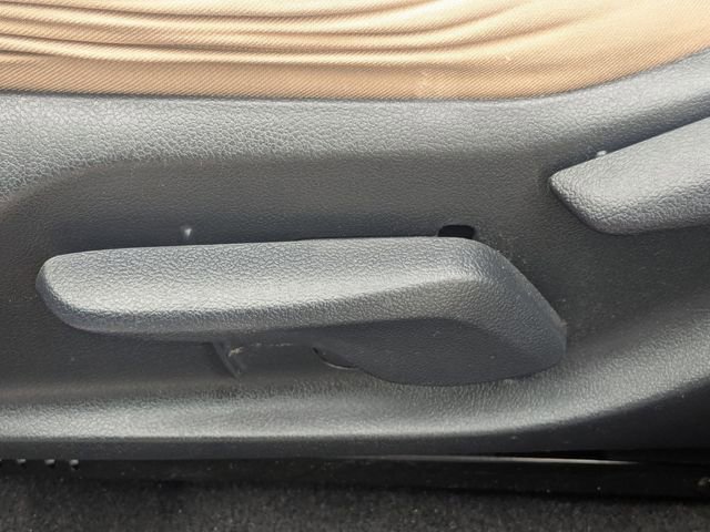 Used 2019 Toyota RAV4 LE FWD image 15