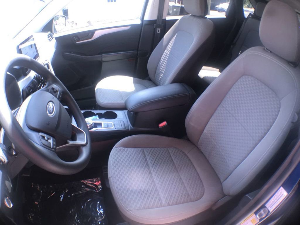 Used 2022 Ford Escape SE image 14
