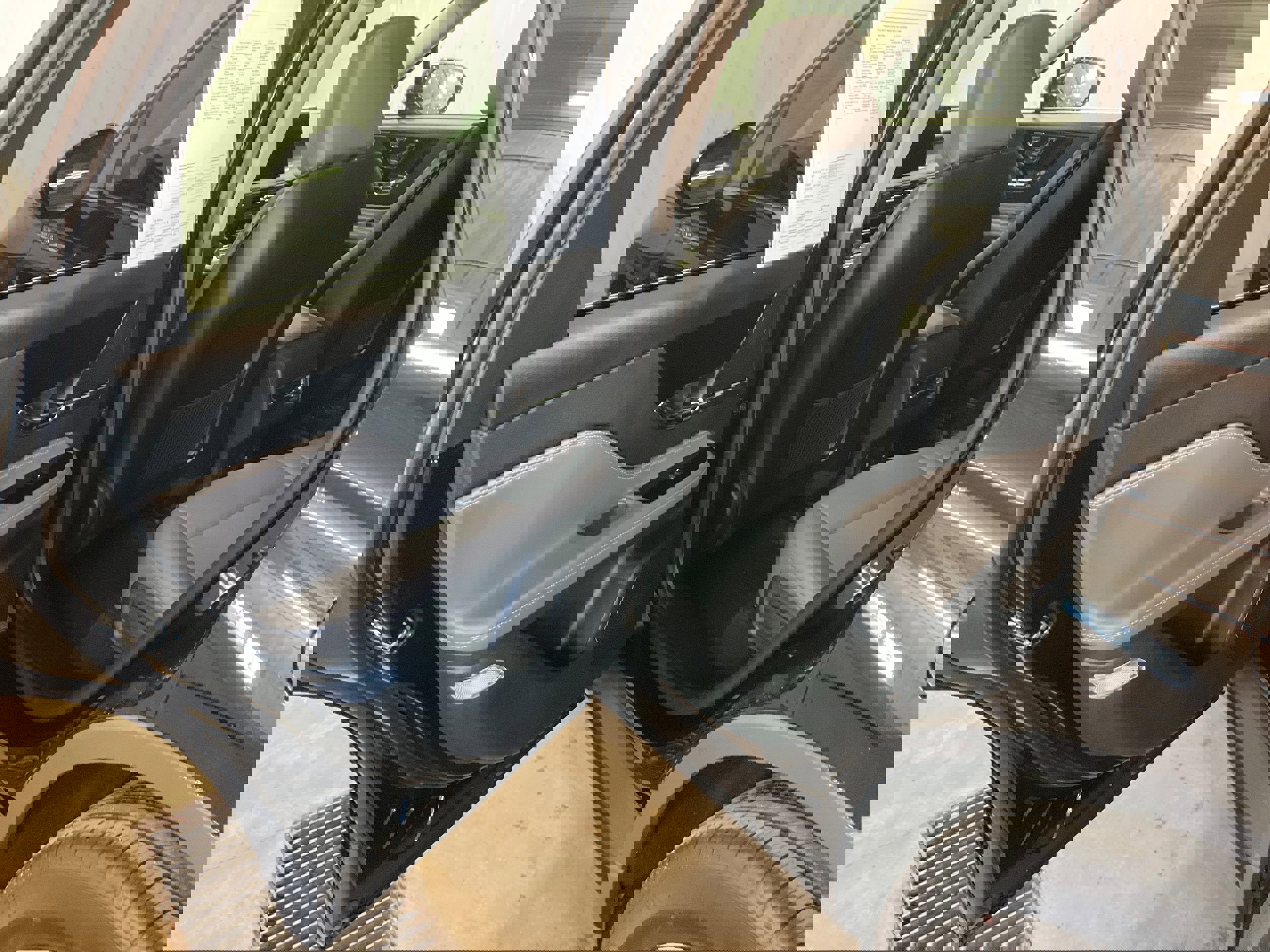 Used 2025 Lincoln Corsair AWD w/ Equipment Group 101A image 17