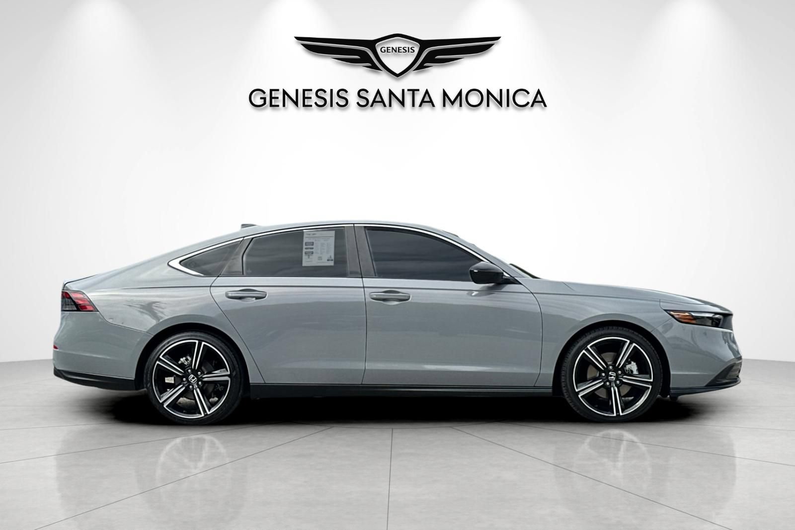 Used 2025 Honda Accord Sport image 3
