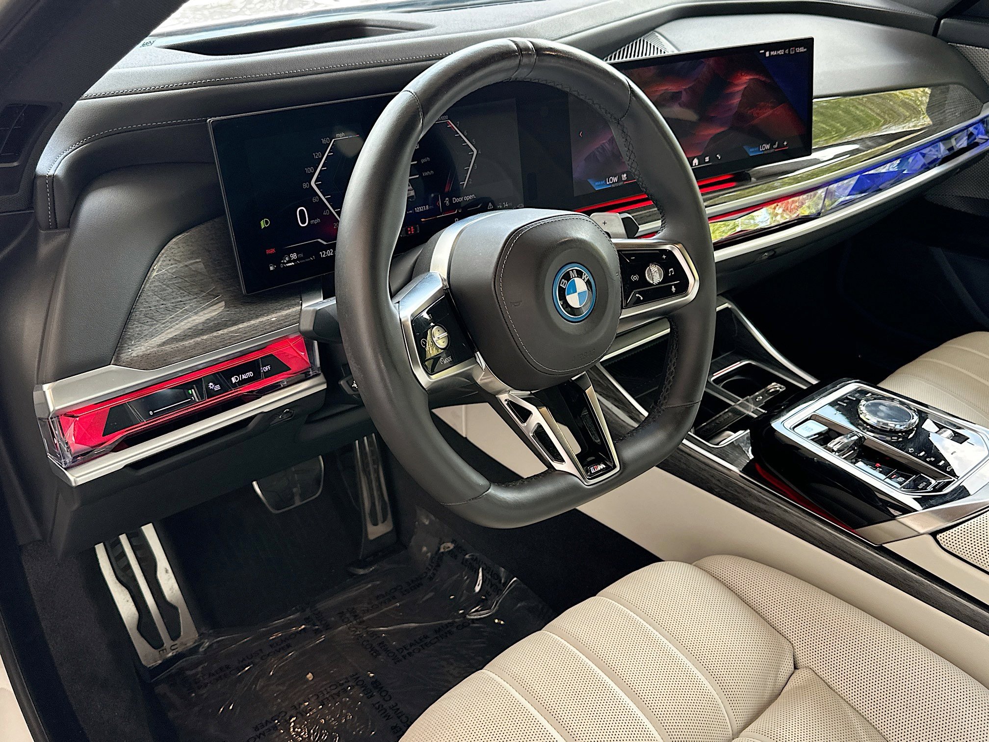 Used 2024 BMW 750e xDrive AWD/4WD image 9