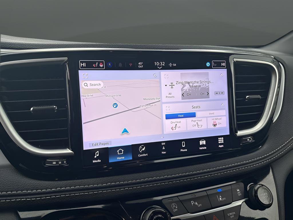 Used 2025 Chrysler Pacifica Limited image 19