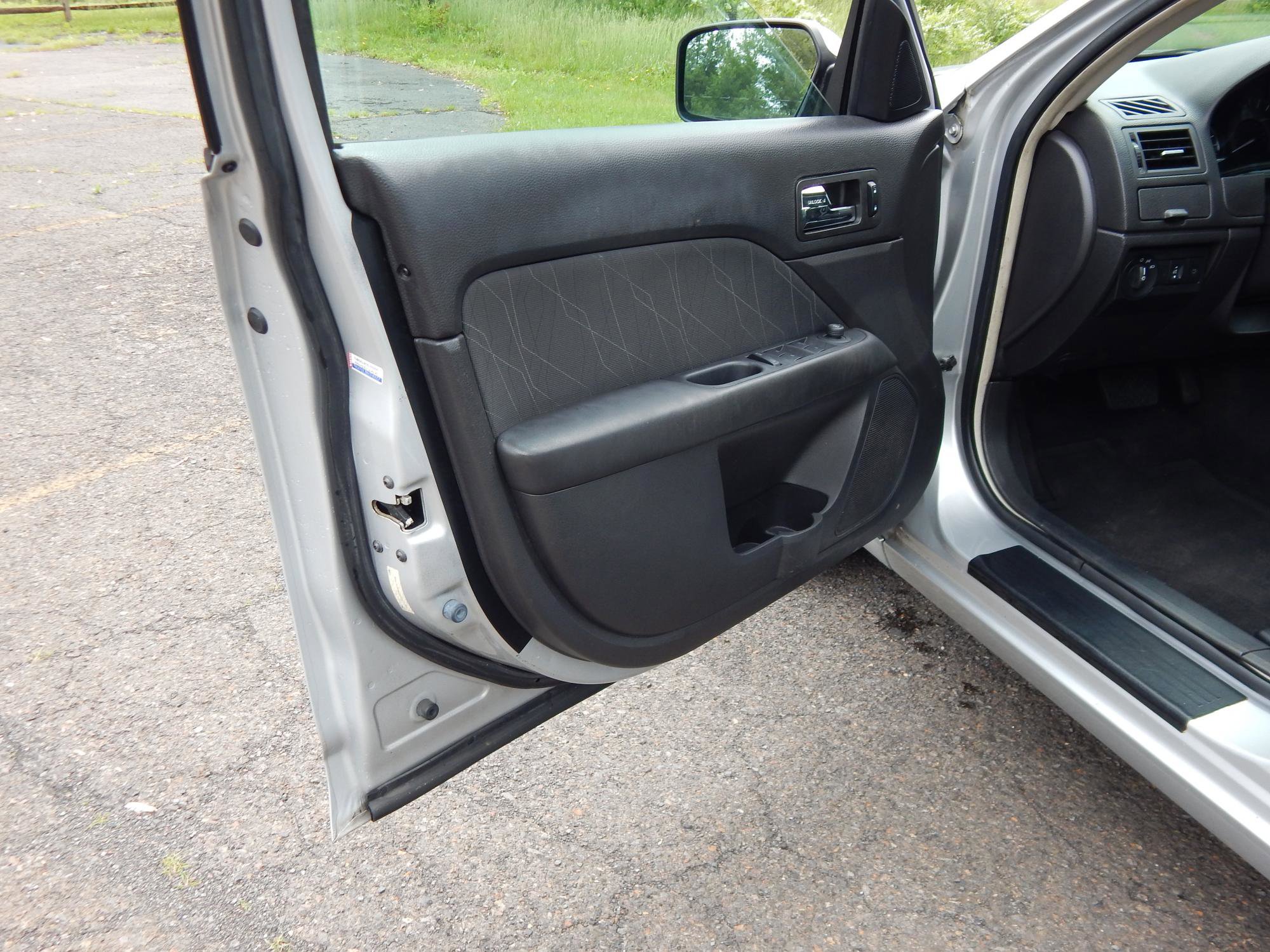 Used 2010 Mercury Milan image 9