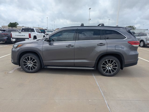 Used 2017 Toyota Highlander SE FWD image 5