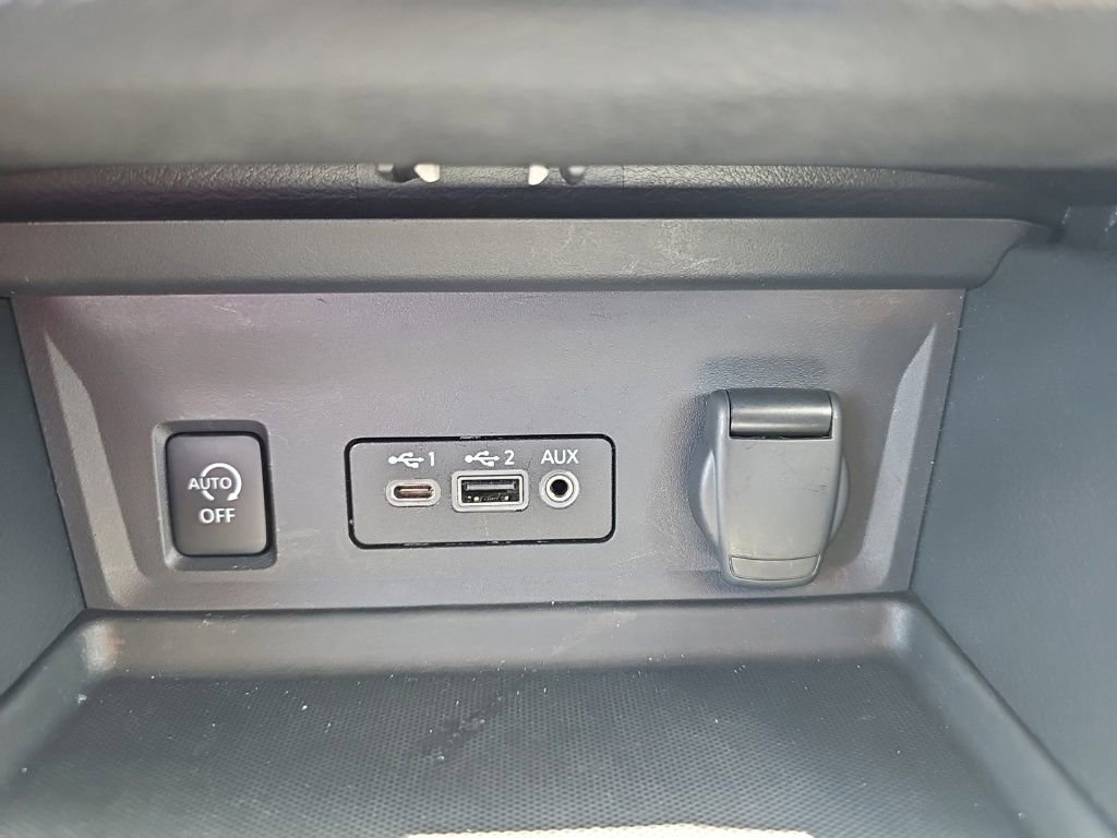 Used 2024 Nissan Sentra SV FWD image 13