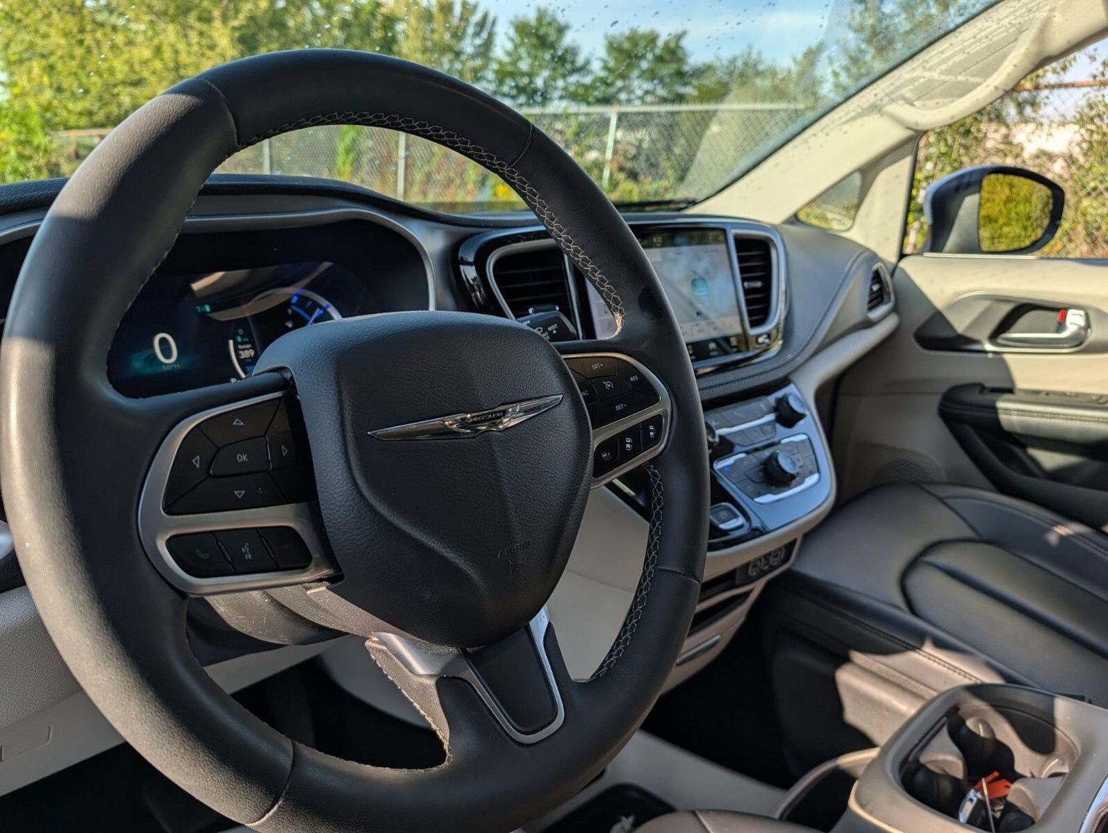 Used 2023 Chrysler Pacifica Touring-L FWD image 27