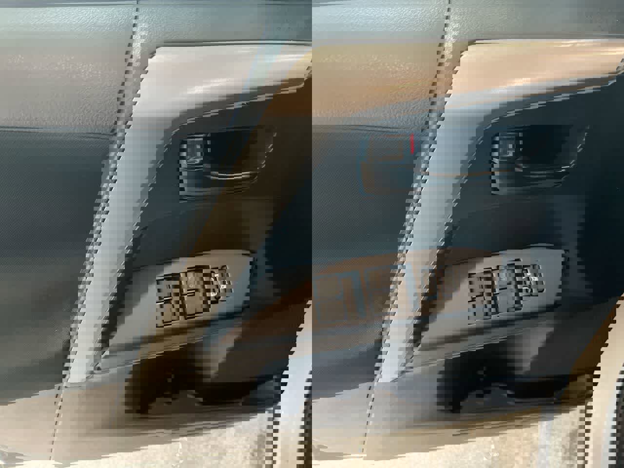 Used 2018 Toyota RAV4 LE image 13