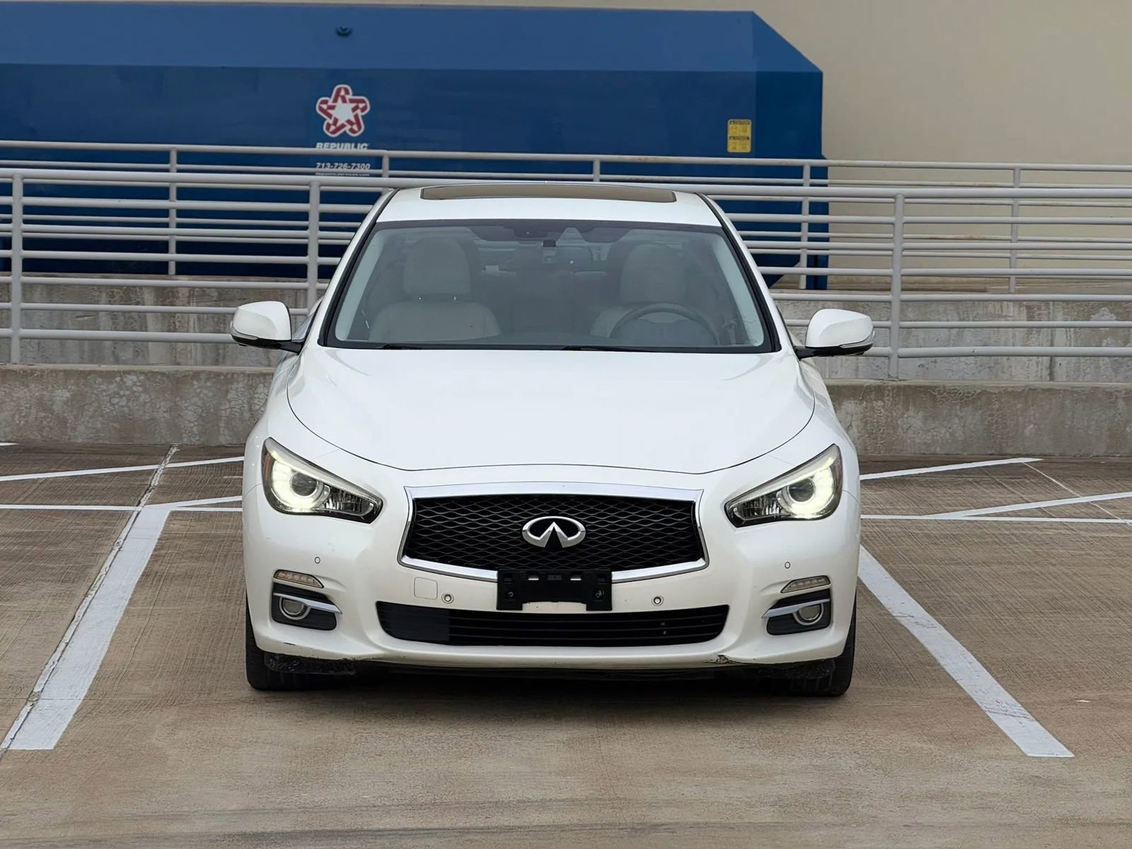 Used 2015 INFINITI Q50 Premium w/ Technology Package RWD image 2