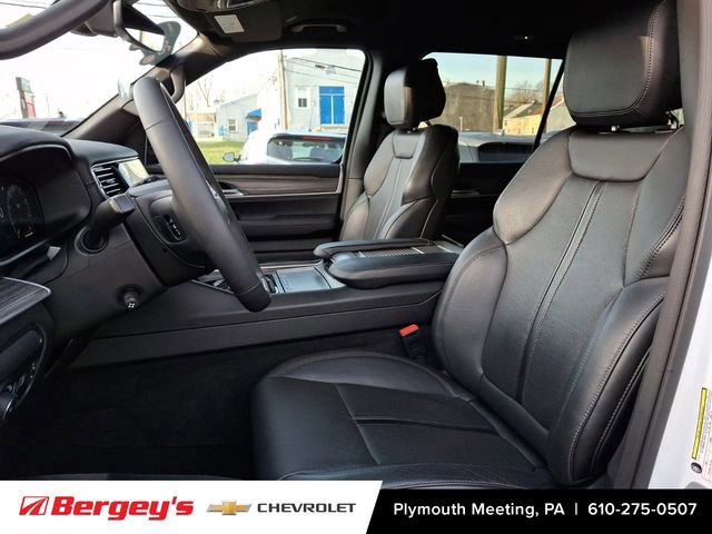 Used 2024 Jeep Wagoneer L Series II w/ Flexible Seating Group image 17