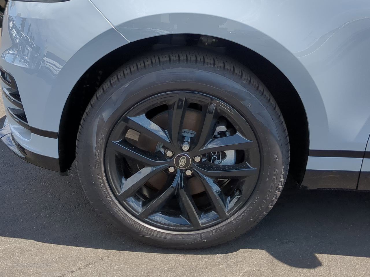 New 2025 Land Rover Range Rover Velar Dynamic SE image 27