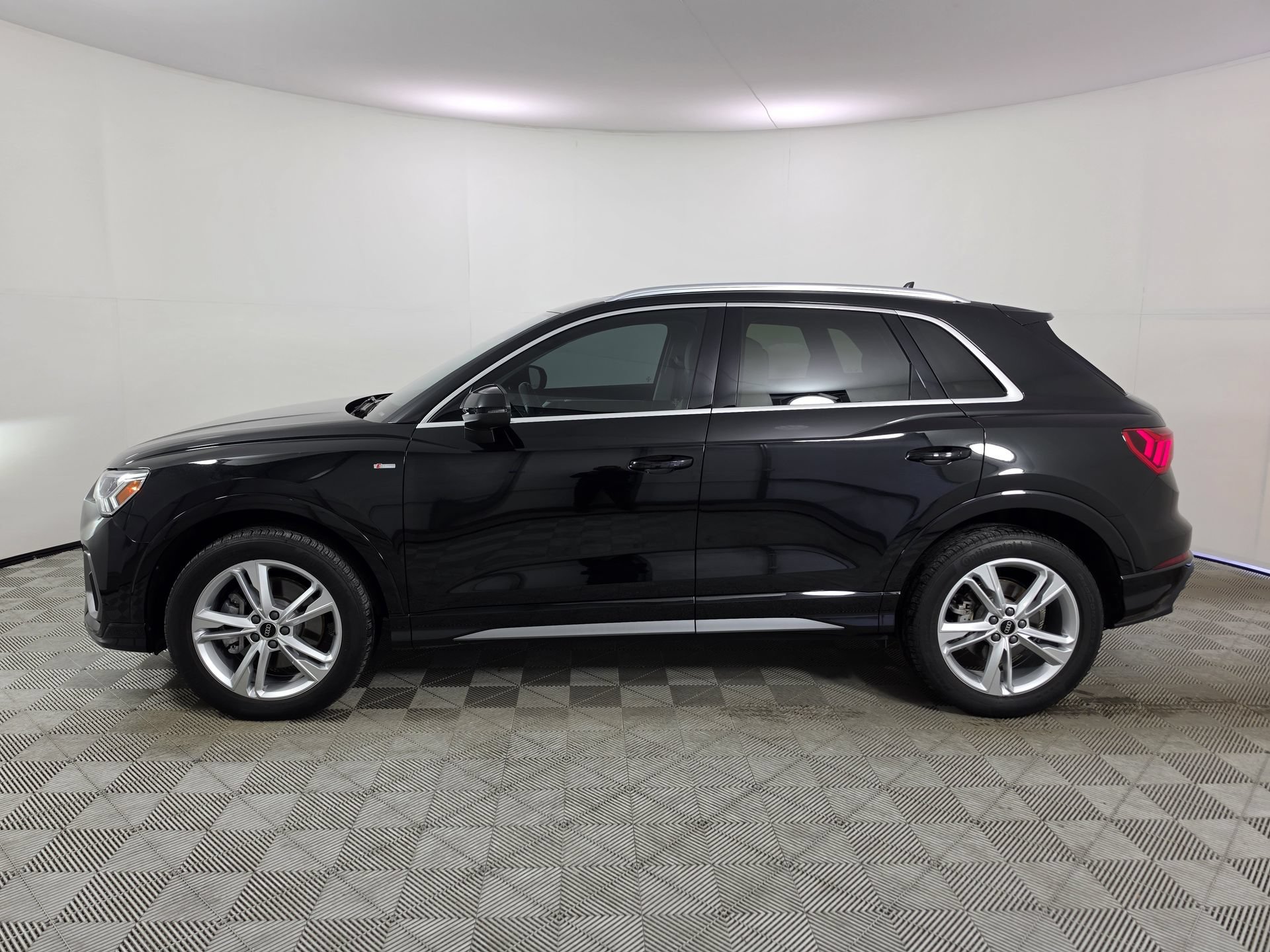 Certified 2024 Audi Q3 2.0T Premium Plus AWD/4WD image 40