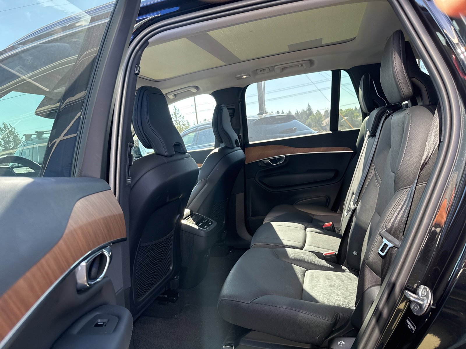 Used 2025 Volvo XC90 B6 Plus image 9