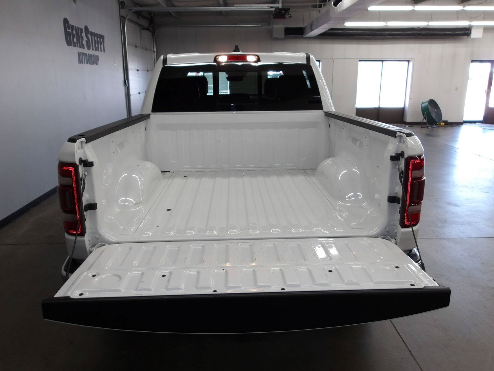 Used 2024 RAM 1500 Laramie AWD/4WD image 19