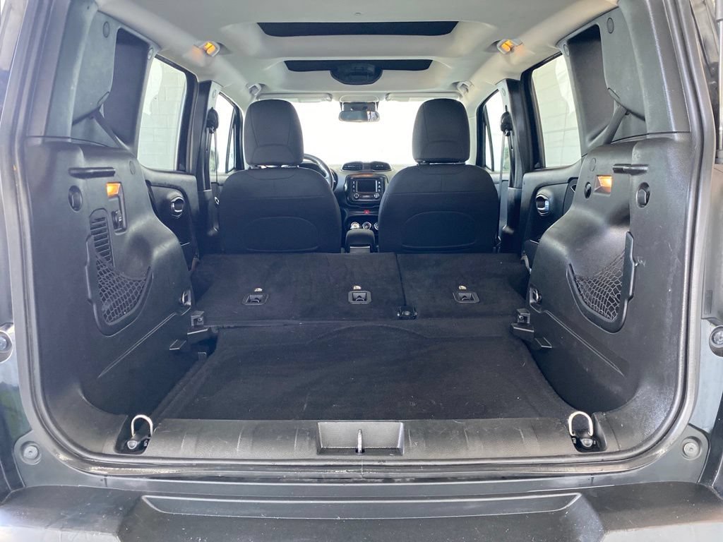 Used 2017 Jeep Renegade Latitude FWD image 31