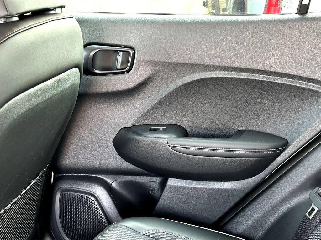 Used 2026 Hyundai Venue SEL FWD image 23