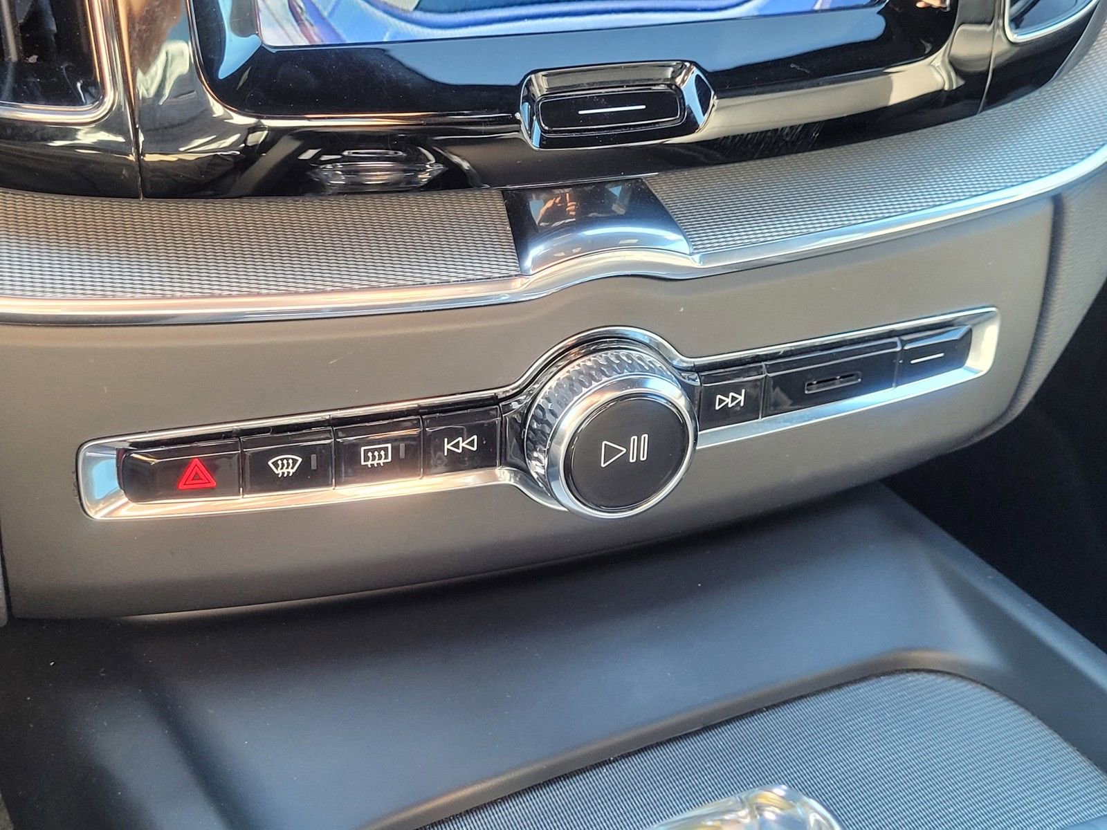 Certified 2023 Volvo XC60 B5 Ultimate AWD/4WD image 24