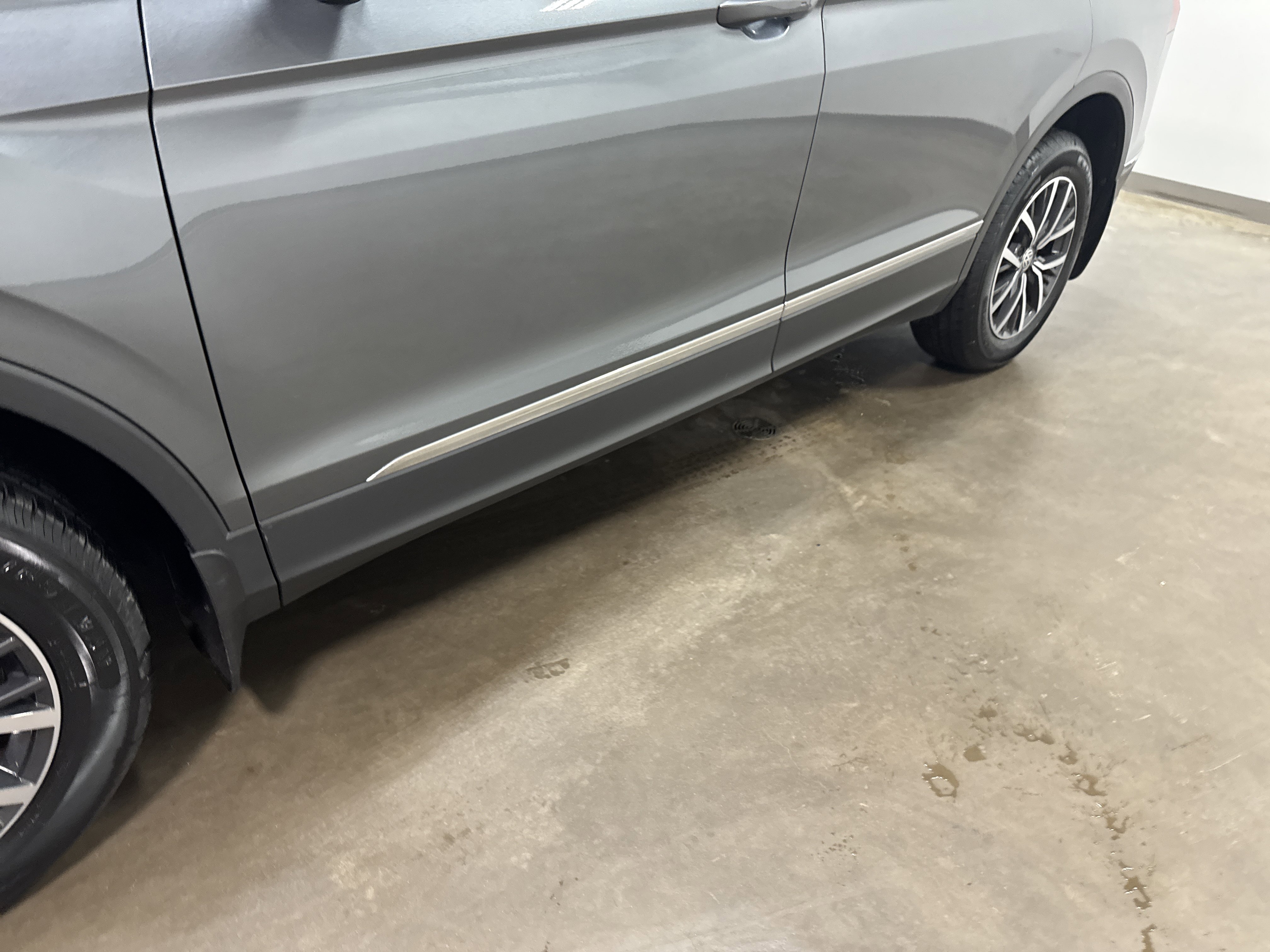 Used 2020 Volkswagen Tiguan SE w/ Panoramic Sunroof Package image 10