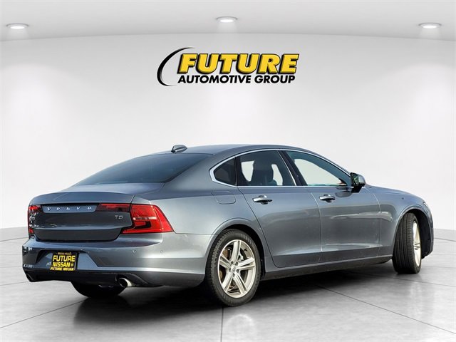 Used 2017 Volvo S90 T5 Momentum w/ Vision Package image 4