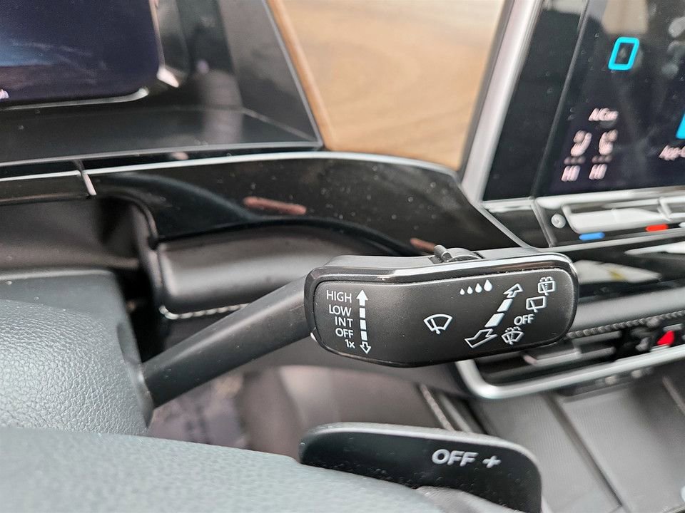 Used 2024 Volkswagen Atlas SE image 17