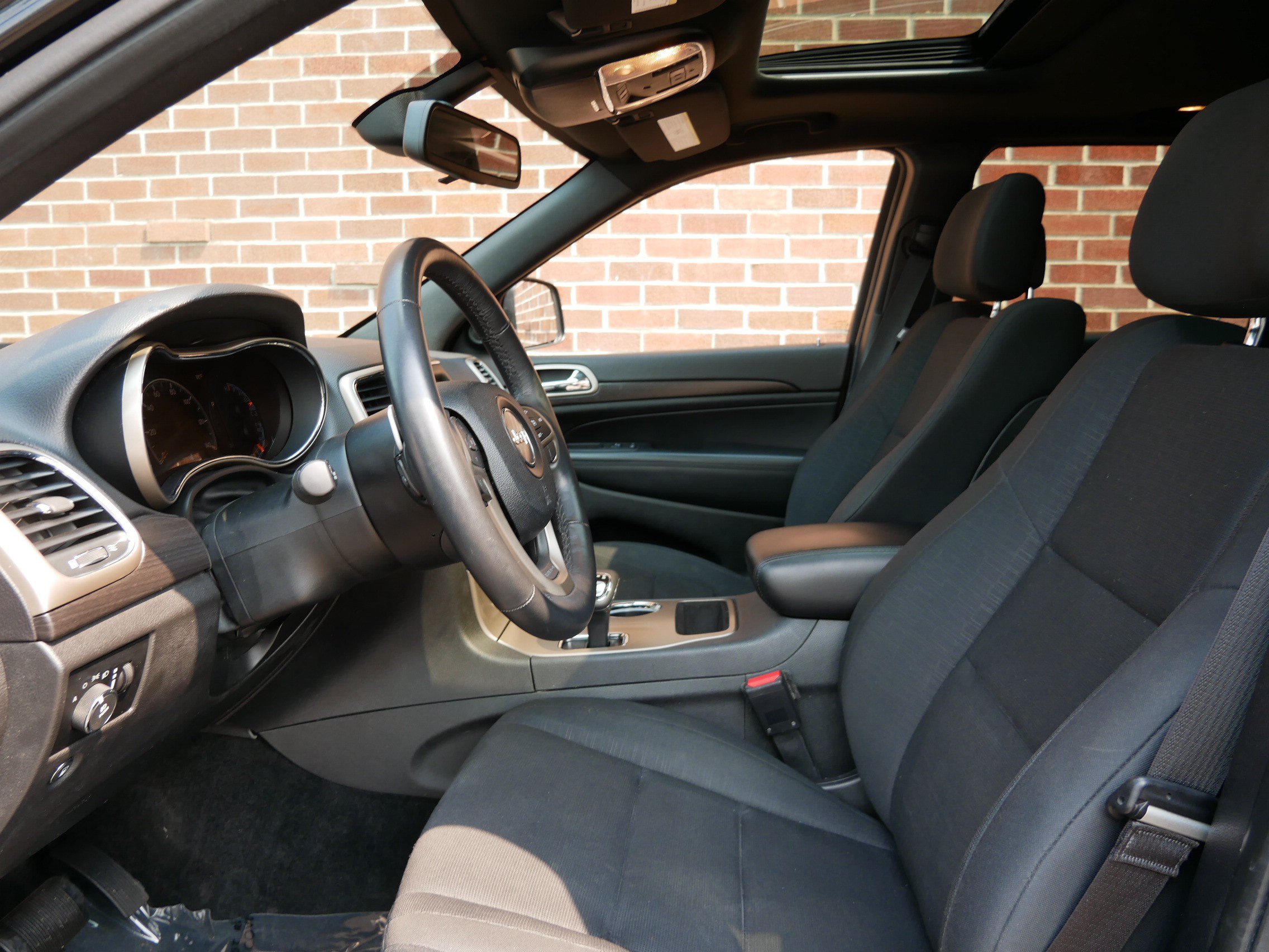 Used 2014 Jeep Grand Cherokee Laredo w/ Security & Convenience Group AWD/4WD image 6