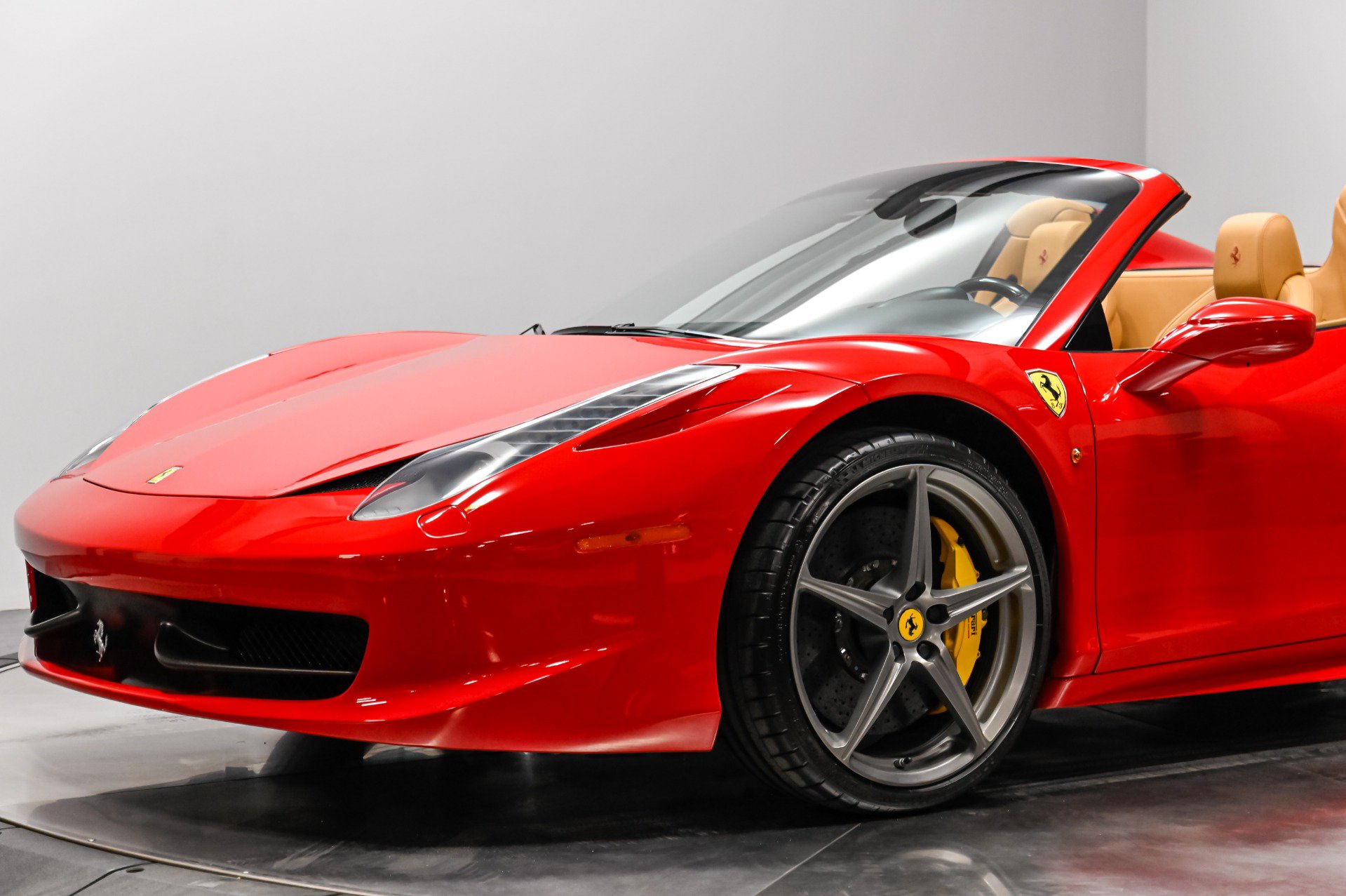 Used 2013 Ferrari 458 Spider RWD image 4