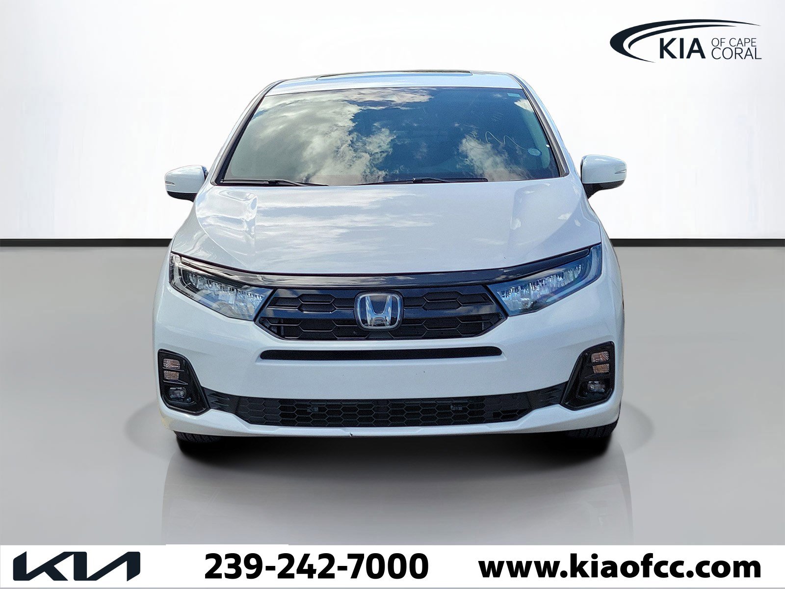 Used 2025 Honda Odyssey Elite image 2