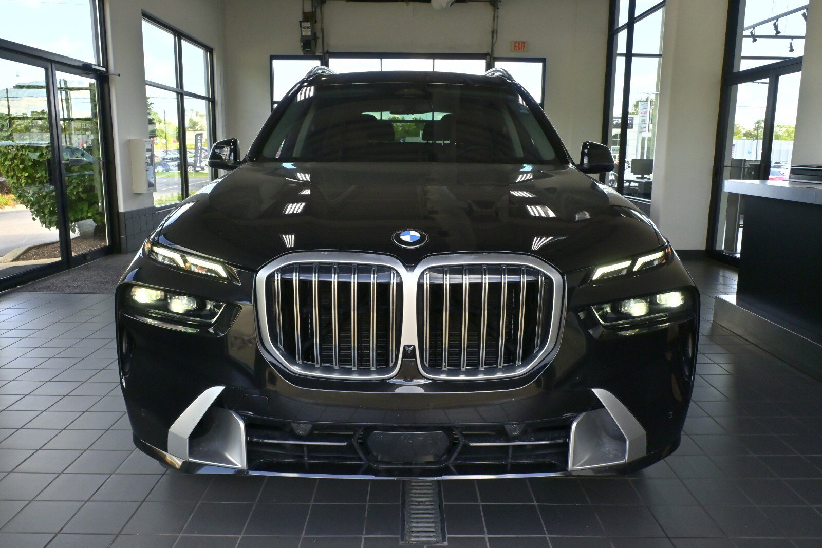Certified 2023 BMW X7 xDrive40i w/ Executive Package image 8