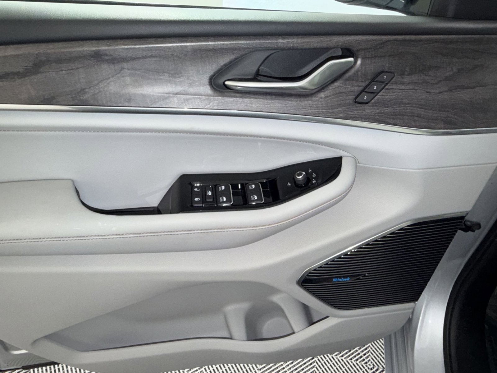 Used 2023 Jeep Grand Cherokee L Overland image 15