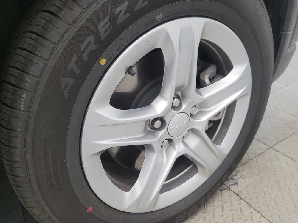 Used 2024 Jeep Compass Latitude image 31