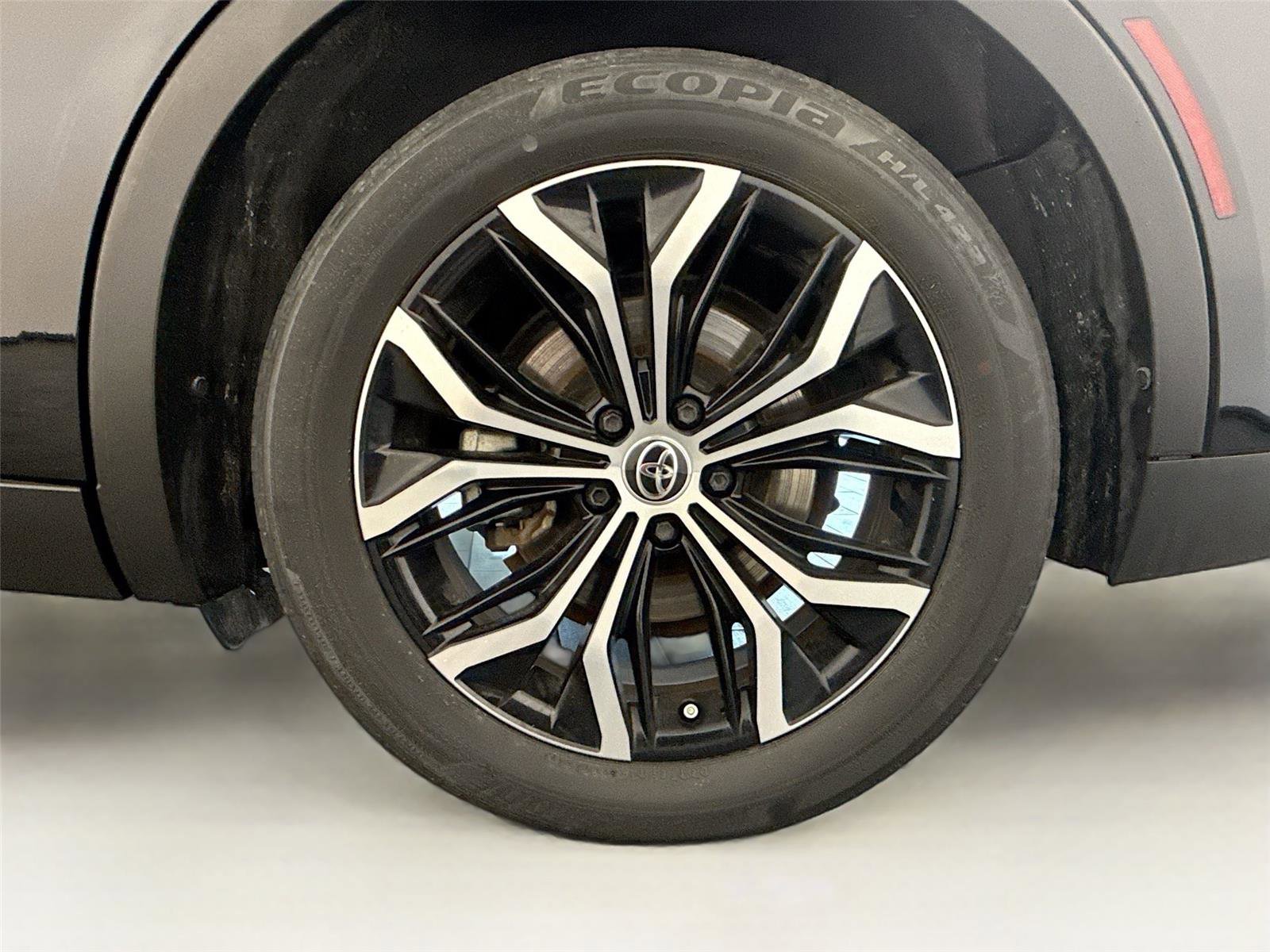 Used 2023 Toyota Crown XLE image 15